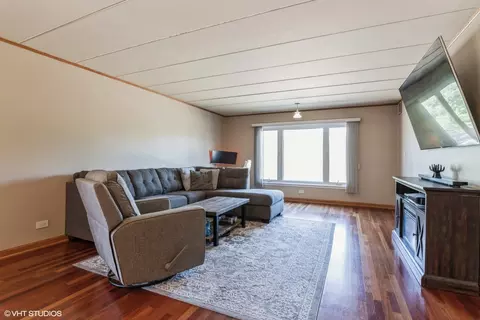 900 S Des Plaines River Rd #2C, Des Plaines, IL 60016 photo 3