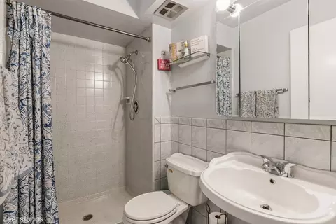 900 S Des Plaines River Rd #2C, Des Plaines, IL 60016 photo 8
