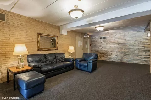 900 S Des Plaines River Rd #2C, Des Plaines, IL 60016 photo 2