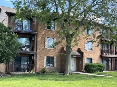 641 N Briar Hill Ln #3, Addison, IL 60101