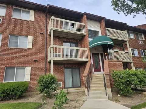 800 N Lakeside Dr #2D, Vernon Hills, IL 60061