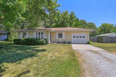 415 S Ridge St, Arcola, IL 61910