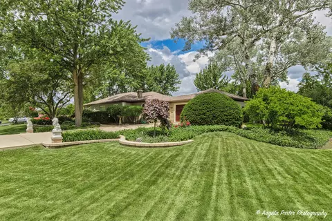 440 E Bluebonnet Ln, Hoffman Estates, IL 60169 photo 2