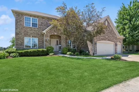 466 Treasure Dr, Oswego, IL 60543