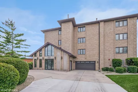 11020 S Keating Ave #205, Oak Lawn, IL 60453