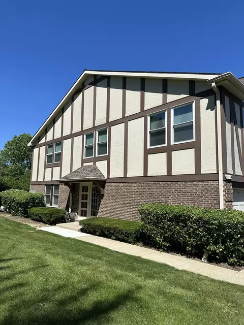 140 W Golf Rd #A, Libertyville, IL 60048