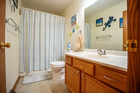 Bath - 621 Willow Bend Dr, Davis Junction, IL 61020 photo 3 of 3