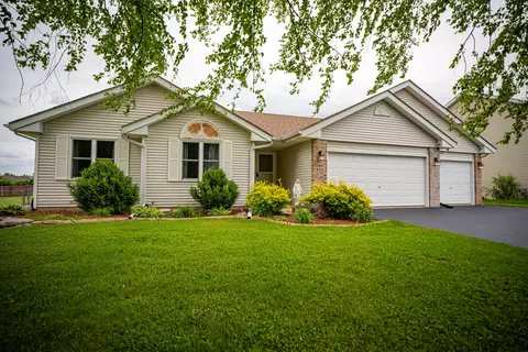 Exterior - 621 Willow Bend Dr, Davis Junction, IL 61020 photo 2 of 14