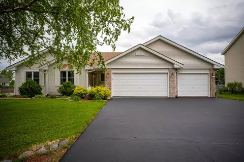 Exterior - 621 Willow Bend Dr, Davis Junction, IL 61020 photo 3 of 14