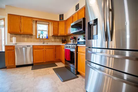 Kitchen - 621 Willow Bend Dr, Davis Junction, IL 61020 photo 4 of 5