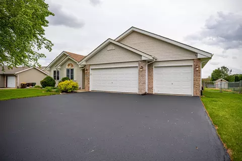 Exterior - 621 Willow Bend Dr, Davis Junction, IL 61020 photo 4 of 14