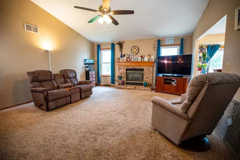 Living - 621 Willow Bend Dr, Davis Junction, IL 61020 photo 1 of 4