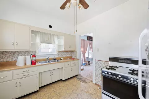860 S Myrtle Ave, Kankakee, IL 60901 photo 13