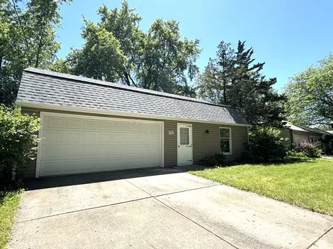 23 Ingleshire Rd, Montgomery, IL 60538
