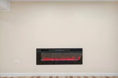 Living - 923 E 7th St, Lockport, IL 60441 photo 5 of 5