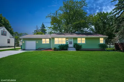923 E 7th St, Lockport, IL 60441