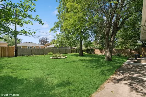 Exterior - 923 E 7th St, Lockport, IL 60441 photo 3 of 3