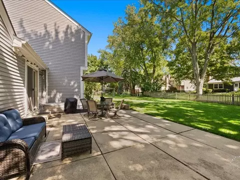 Exterior - 512 E 14th Ave, Naperville, IL 60563 photo 2 of 5