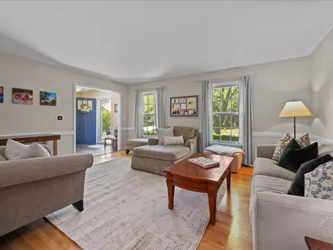 Living - 512 E 14th Ave, Naperville, IL 60563 photo 1 of 4