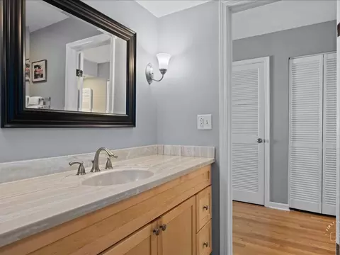 Bath - 512 E 14th Ave, Naperville, IL 60563 photo 1 of 2