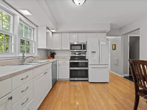 Kitchen - 512 E 14th Ave, Naperville, IL 60563 photo 2 of 2