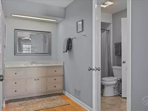 Bath - 512 E 14th Ave, Naperville, IL 60563 photo 2 of 2