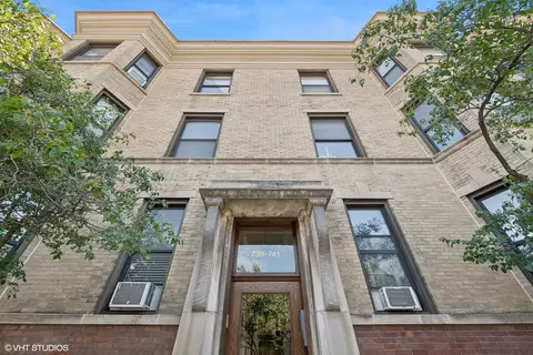 739 W Wellington Ave #3, Chicago, IL 60657