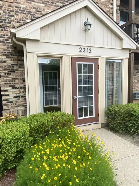2215 Nichols Rd #A, Arlington Heights, IL 60004