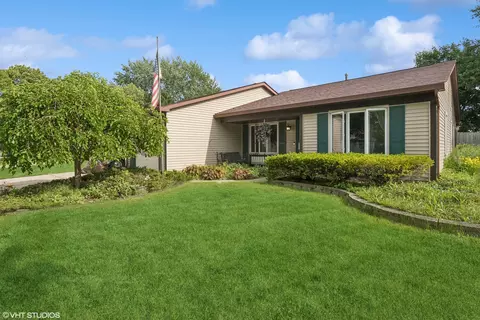 1081 Crestwood Ln, Bolingbrook, IL 60440