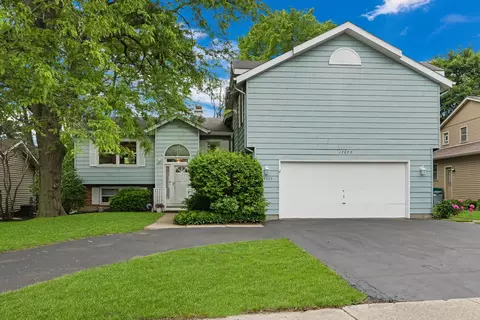 17573 W Summit Dr, Grayslake, IL 60030