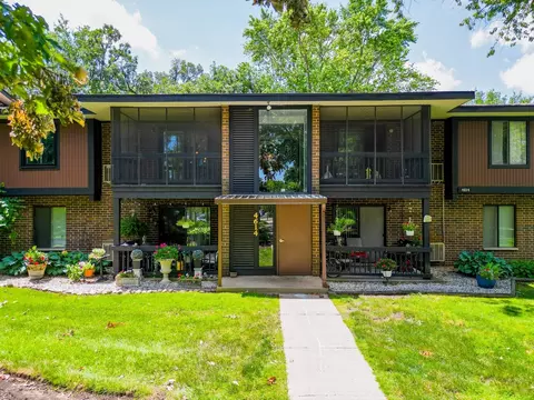 4614 W Northfox Ln #5, Mchenry, IL 60050