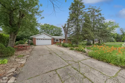 1606 N Yale Ave, Arlington Heights, IL 60004