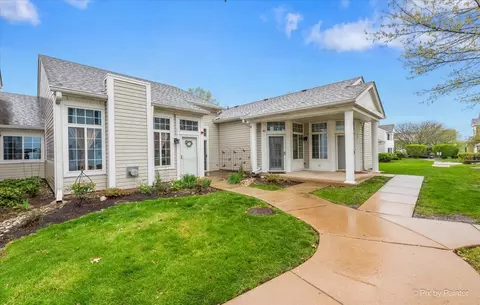 719 E Victoria Cir #719, North Aurora, IL 60542