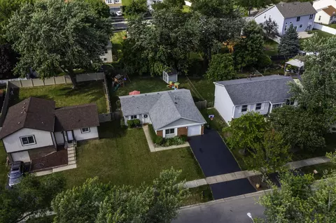 124 Thackeray Dr, Bolingbrook, IL 60440 photo 33