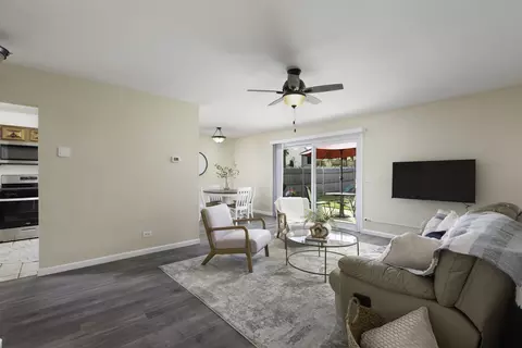 124 Thackeray Dr, Bolingbrook, IL 60440 photo 8
