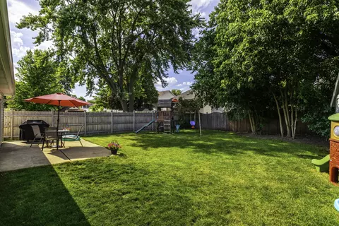 124 Thackeray Dr, Bolingbrook, IL 60440 photo 3