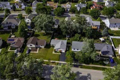 124 Thackeray Dr, Bolingbrook, IL 60440 photo 32