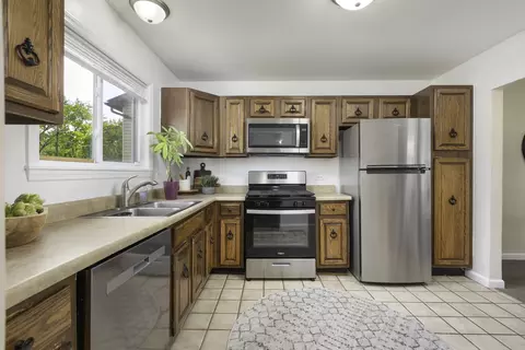 124 Thackeray Dr, Bolingbrook, IL 60440 photo 9