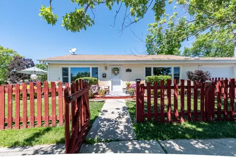 2323 Joanna Ave, Zion, IL 60099