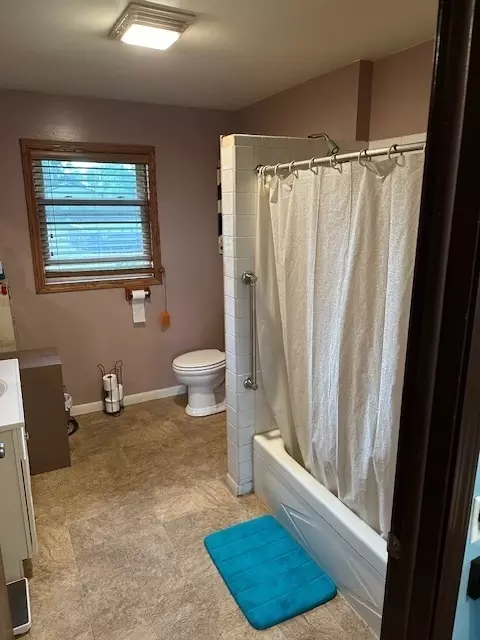 Bath - 107 E Nissen Stigen, Lee, IL 60530 photo 2 of 2