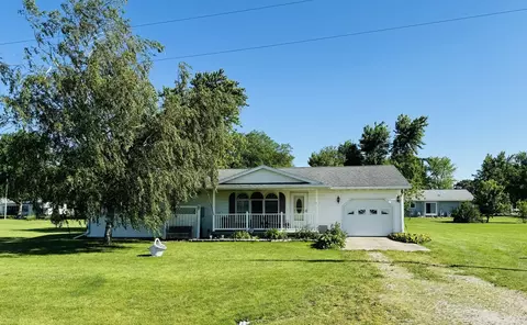306 Kellerhal Dr, Cissna Park, IL 60924