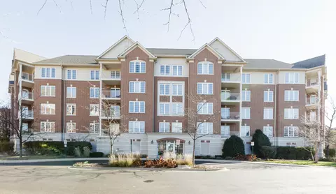 610 Robert York Ave #307, Deerfield, IL 60015