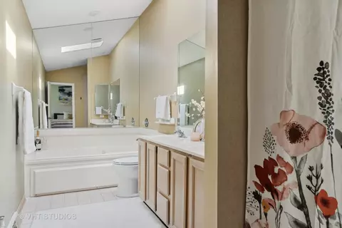 2397 Putnam Dr, Naperville, IL 60565 photo 11