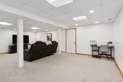 2397 Putnam Dr, Naperville, IL 60565 photo 16