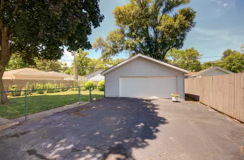 Exterior - 807 Pearson Dr, Joliet, IL 60435 photo 8 of 9