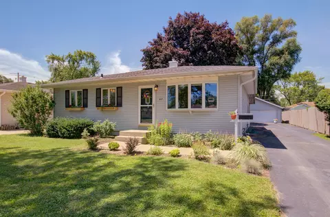 Exterior - 807 Pearson Dr, Joliet, IL 60435 photo 2 of 9