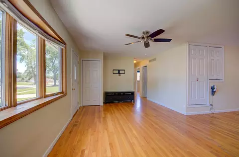 Living - 807 Pearson Dr, Joliet, IL 60435 photo 2 of 2