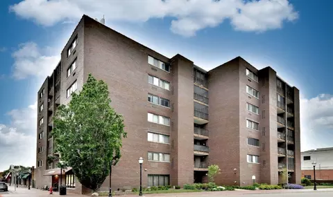 11 Green St #206, Bensenville, IL 60106