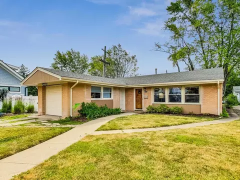 8654 Riverside Ave, Brookfield, IL 60513