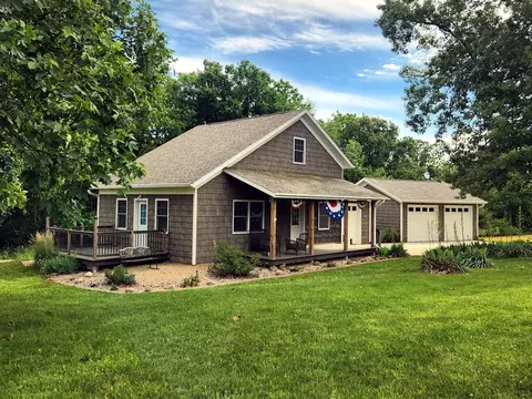 405 Sunnyslope Dr, Varna, IL 61375